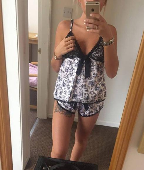 Chica hot sale en pijama